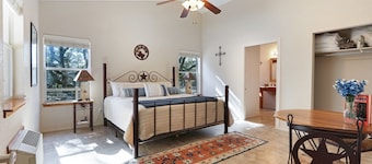 Moe and Jo’s Haus I Pet Friendly I Canyon Lake