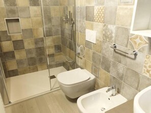 Hårtørrer, håndklæder