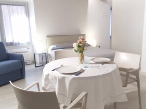 Dining - Ca' Gabri & Cici, two room apartment JASMINE, up to 5 guests, with exposed beams, in historic center (Garda)