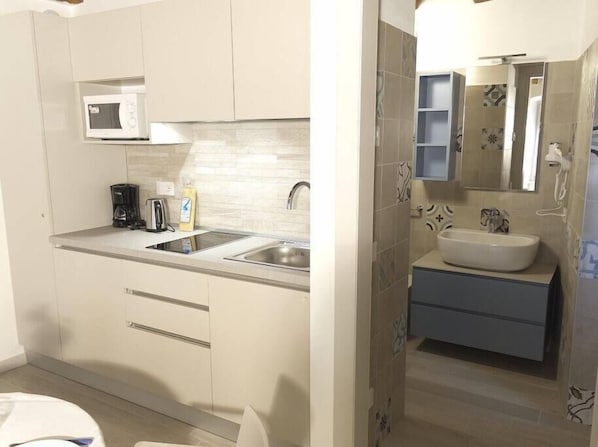 Microwave, stovetop, coffee/tea maker