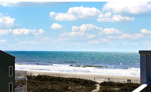 Plage, chaises longues, serviettes de plage