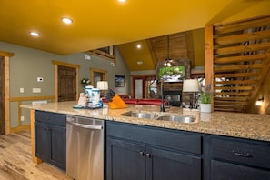 Fridge, microwave, oven, stovetop - Time for Us (Gatlinburg)