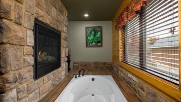 House, Multiple Beds, Hot Tub, Garden View | Bathroom | Jetted bath, designer toiletries, hair dryer, towels