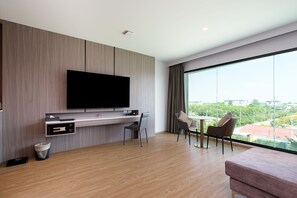 View from room - Crystal Srivaree Suvarnabhumi Hotel (Bang Sao Thong)