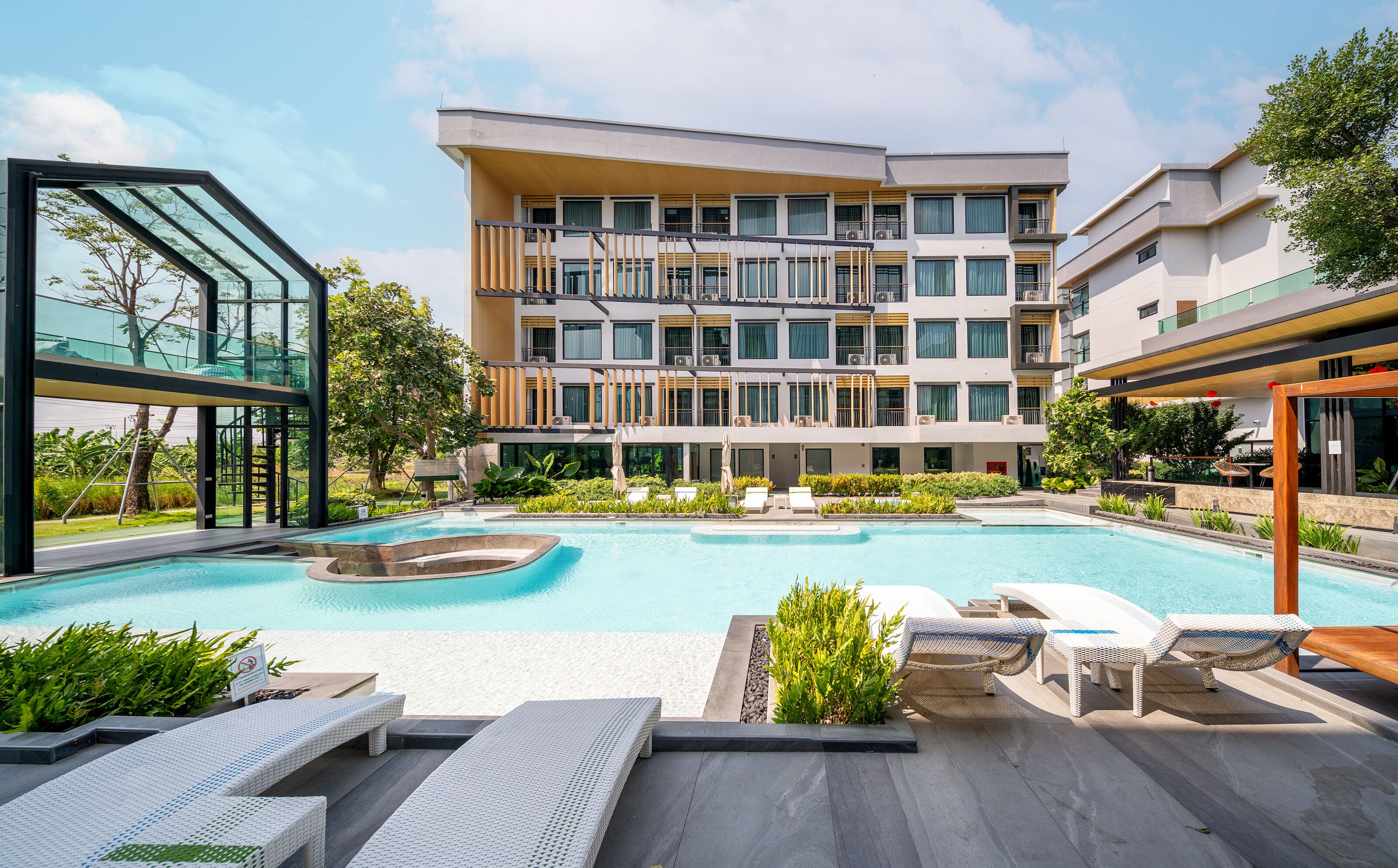 Outdoor pool, open 7:00 AM to 7:00 PM, pool umbrellas, pool loungers