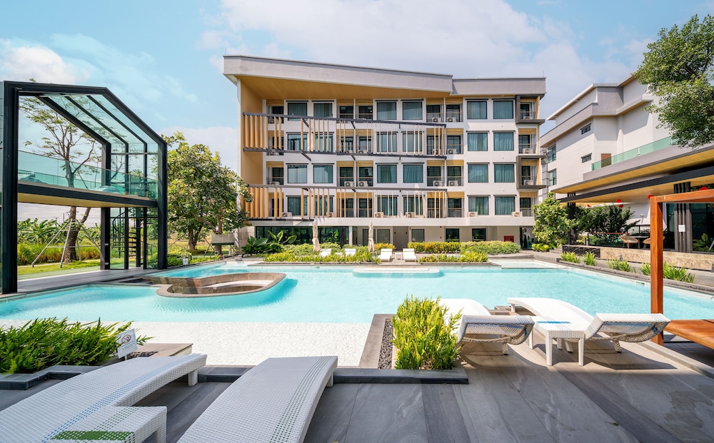 Crystal Srivaree Suvarnabhumi Hotel