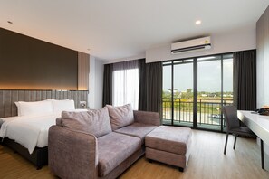 View from room - Crystal Srivaree Suvarnabhumi Hotel (Bang Sao Thong)