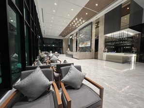 Lobby sitting area - Crystal Srivaree Suvarnabhumi Hotel (Bang Sao Thong)