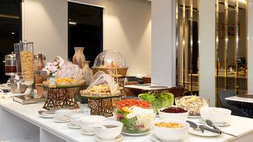 Daily buffet breakfast for a fee