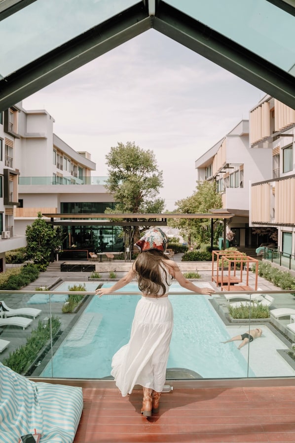 Exterior - Crystal Srivaree Suvarnabhumi Hotel (Bang Sao Thong)