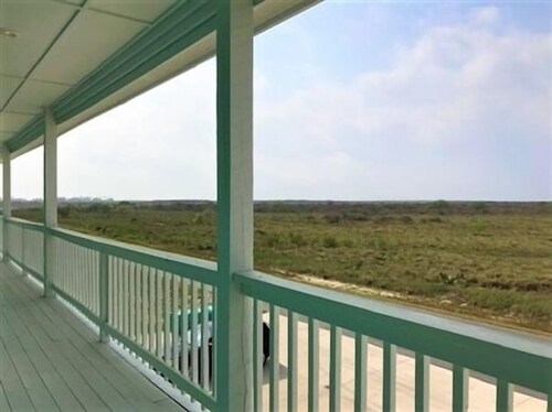 Beautiful 1 Bedroom/1 Bathroom Condo. Great Place to Stay!