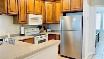 Fridge, microwave, stovetop, dishwasher