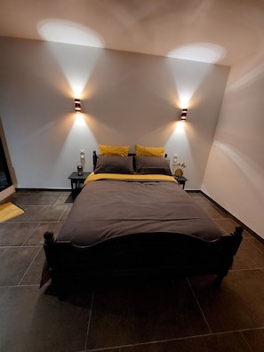 3 bedrooms, internet, bed sheets