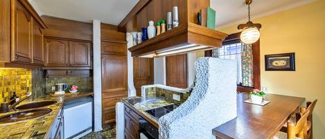 ثلاجة، ميكروويف، فرن، غسالة أطباق