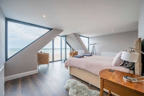 3 Schlafzimmer, Schreibtisch, Bügeleisen/Bügelbrett, Reisekinderbett