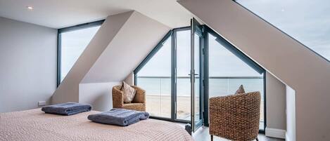 3 bedrooms, desk, iron/ironing board, travel cot