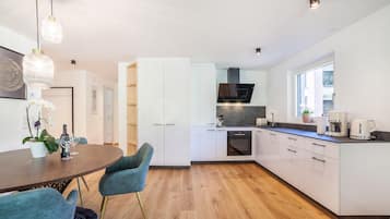 Kühlschrank, Ofen, Herdplatte, Geschirrspüler