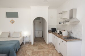 1 bedroom, iron/ironing board, WiFi (free), bed sheets