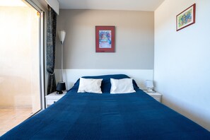 1 habitación, tabla de planchar con plancha y wifi gratis 