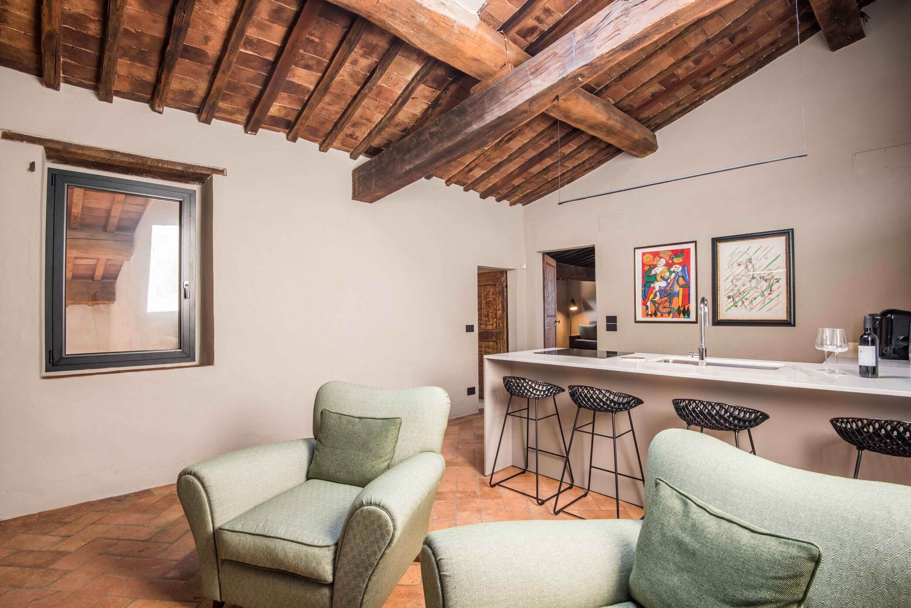 TV, caminetto, impianto stereo