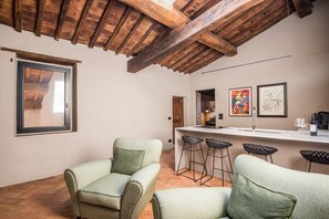 TV, lareira, aparelho de som