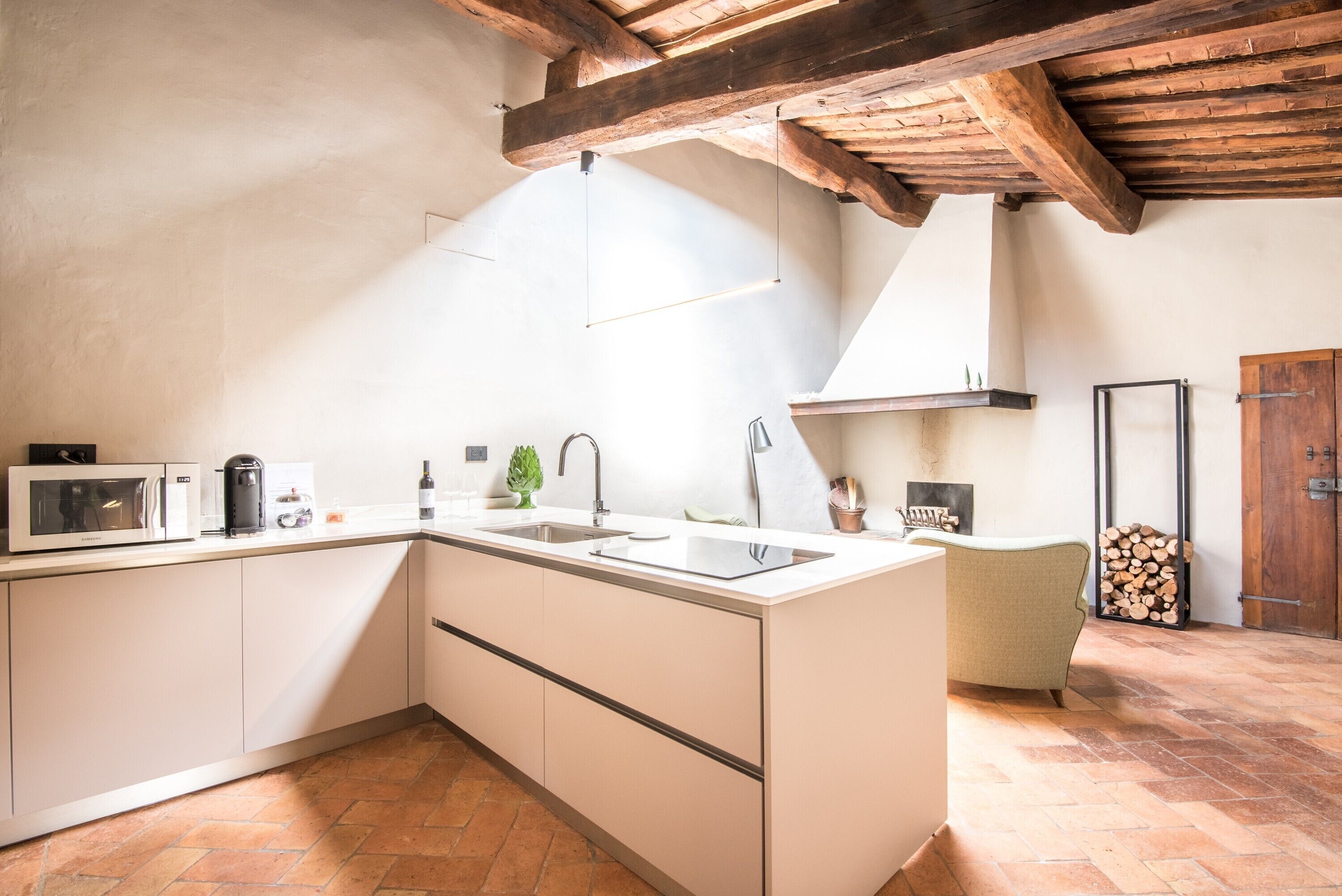 Frigorifero, microonde, piano cottura, macchina per tè/caffè