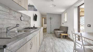 Réfrigérateur, plaque de cuisson, cafetiÚre/bouilloire