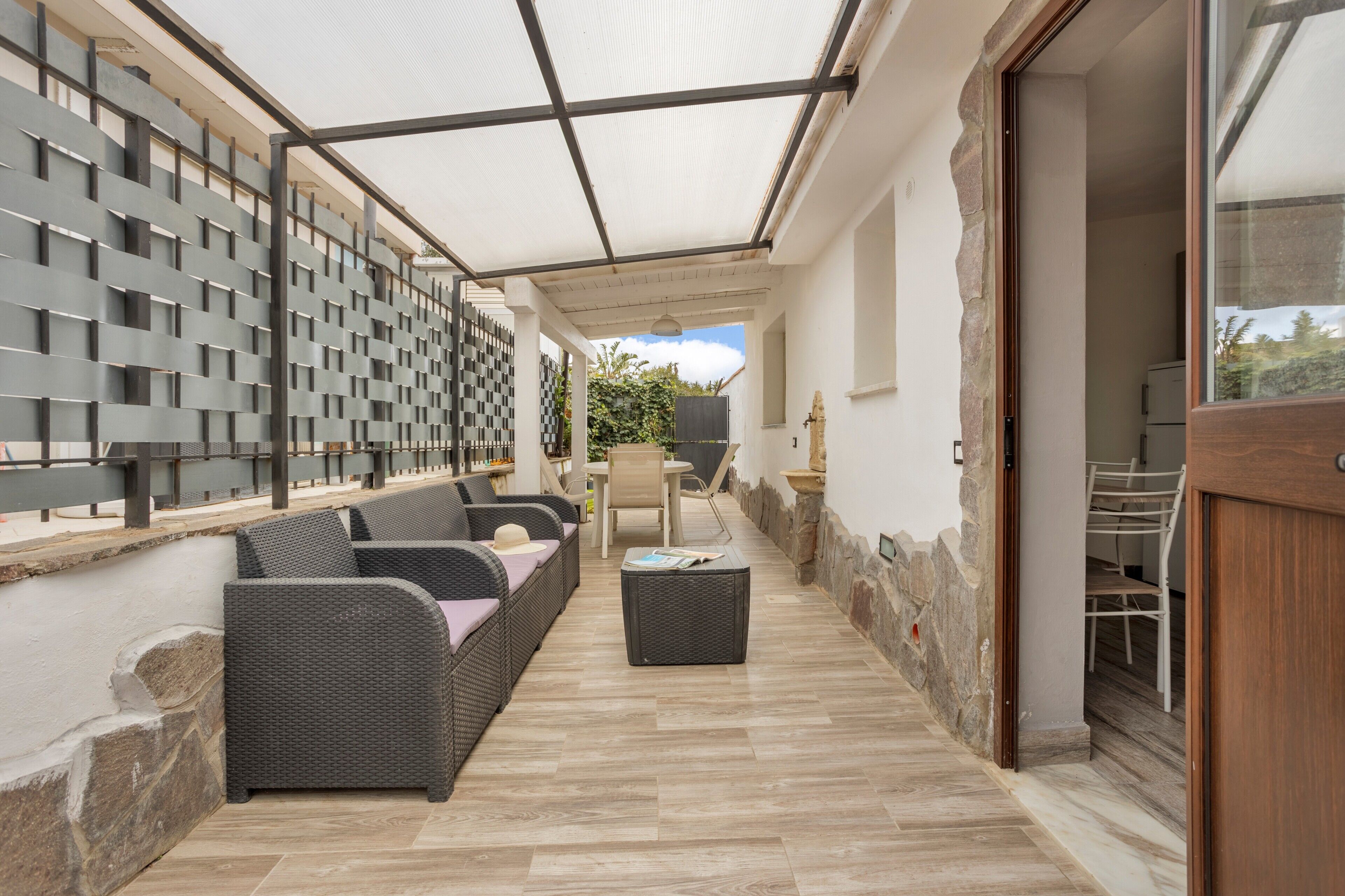 屋外ダイニングエリア