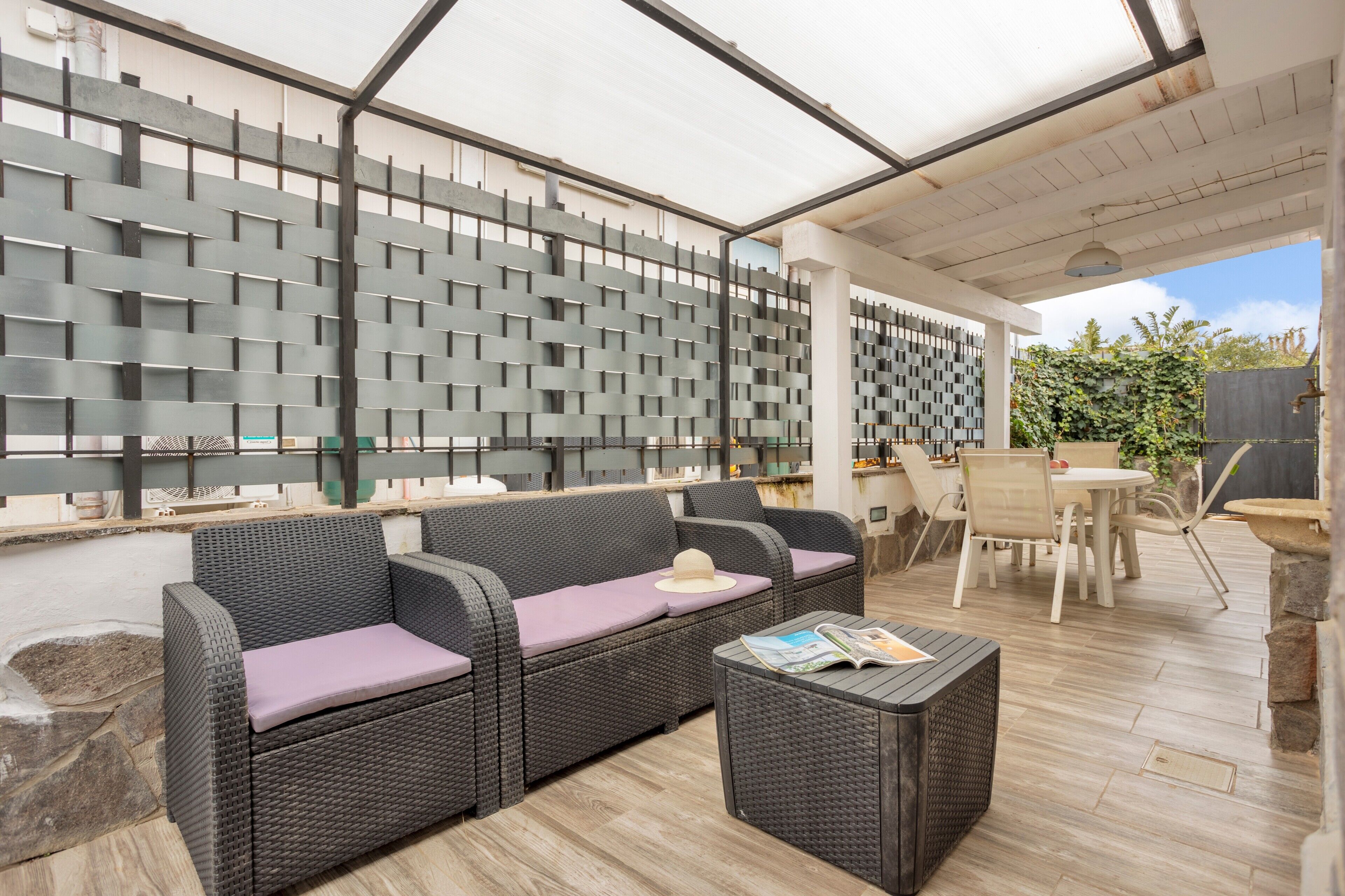 屋外ダイニングエリア