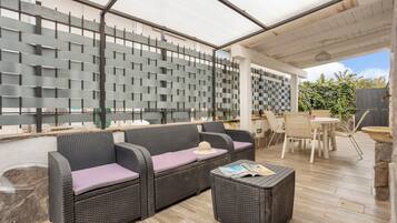 屋外ダイニングエリア