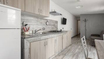 Réfrigérateur, plaque de cuisson, cafetiÚre/bouilloire