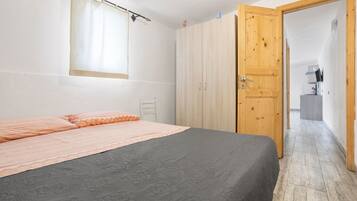 2 室のベッドルーム、WiFi (無料)、ベッドシーツ