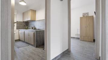 Réfrigérateur, plaque de cuisson, cafetiÚre/bouilloire