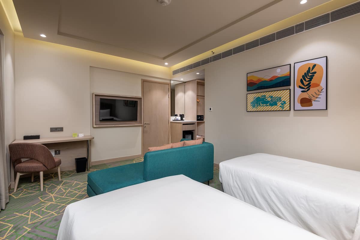 1 bedroom, hypo-allergenic bedding, down duvets, minibar
