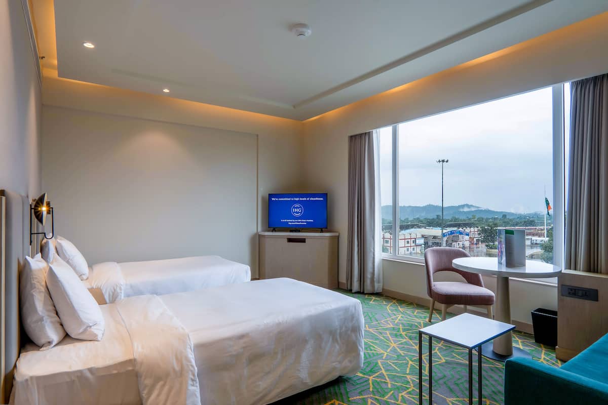 1 bedroom, hypo-allergenic bedding, down duvets, minibar
