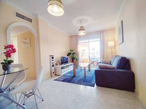 Smart TV - Lovely Apartment Near Golf and Amenities With Pool and Terrace (Villamartin)