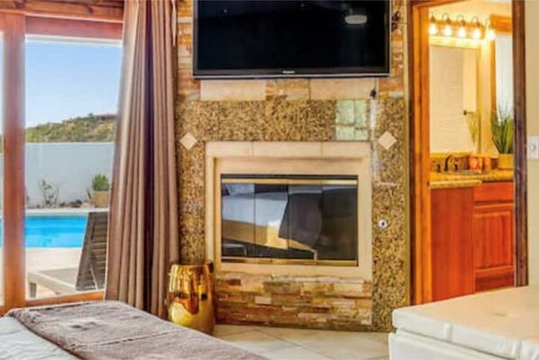 4 bedrooms, in-room safe, desk, iron/ironing board