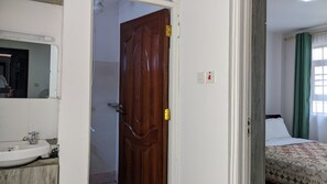 Dusche, Handtücher, Seife, Shampoo