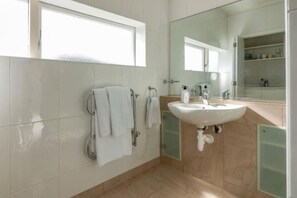 Haartrockner, Seife, Shampoo, Toilettenpapier