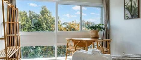 1 chambre, fer et planche à repasser, lit de bébé portatif, Wi-Fi