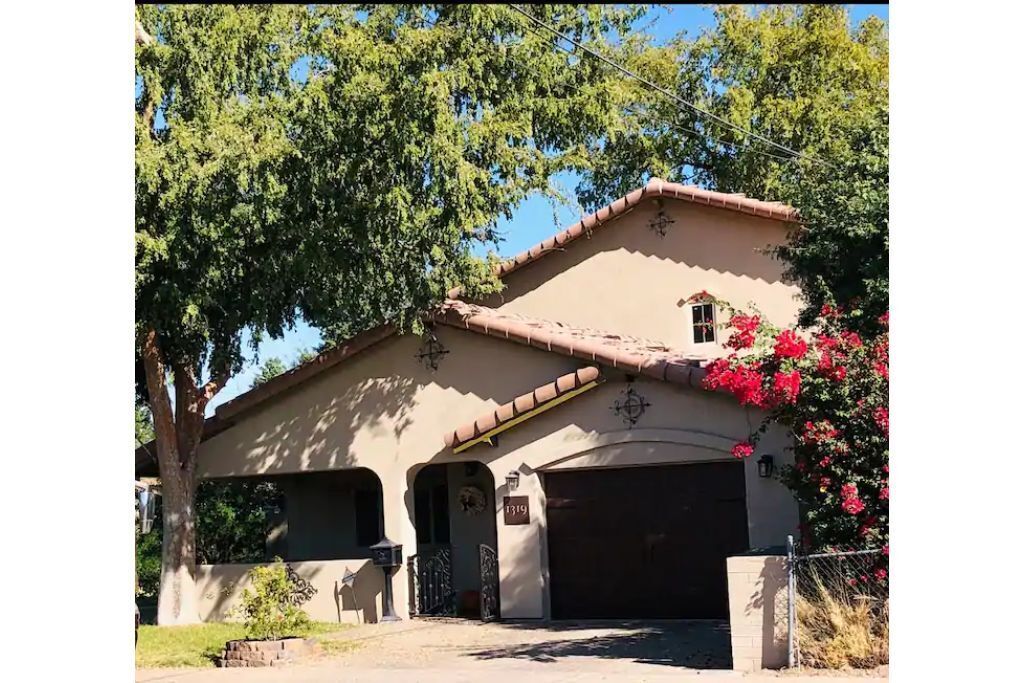 Tempe Oasis w/Private POOL Blocks from ASU Campus & Mill Ave