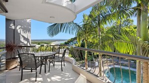 Outdoor dining - 7/72 "Panorama 200" Upper Hastings St Little Cove (Noosa Heads)