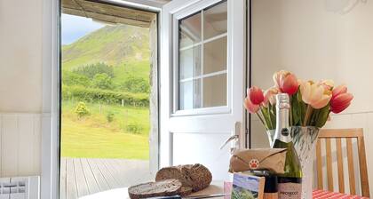 Pant - Three Bedroom Cottage, Sleeps 5