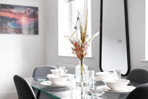 Dining - Skyvillion Apartments - Vineyard Enfield Chase - 1Bed Apartment with Garden (Greater London)