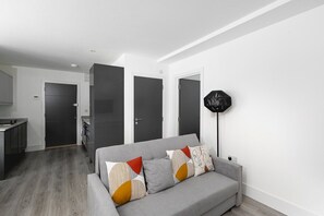 TV - Skyvillion Apartments - Vineyard Enfield Chase - 1Bed Apartment with Garden (Greater London)