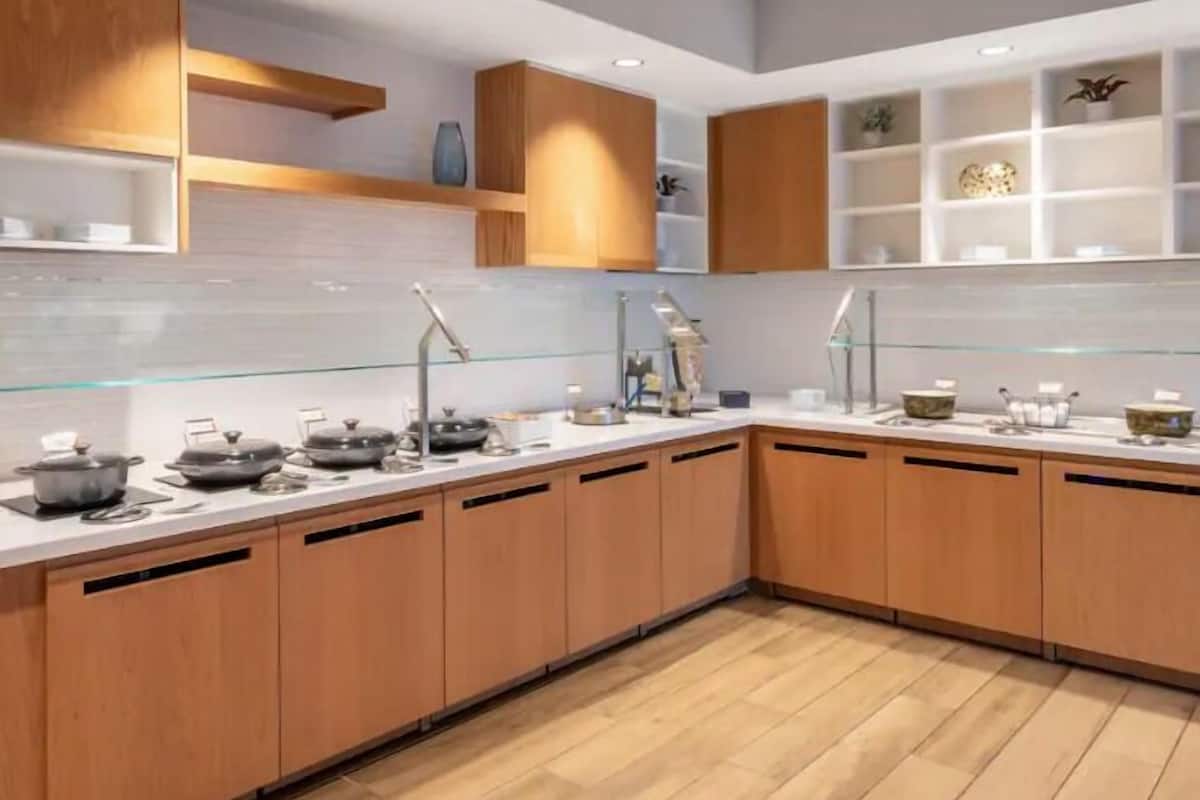 free daily full breakfast