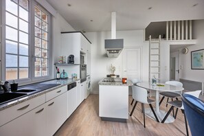 Fridge, microwave, oven, dishwasher