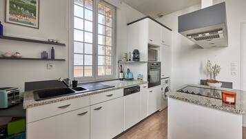 Fridge, microwave, oven, dishwasher