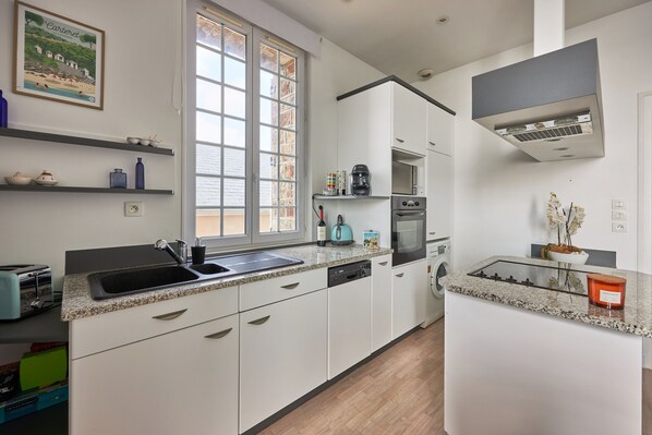 Fridge, microwave, oven, dishwasher