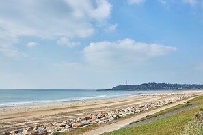 Platja a a prop